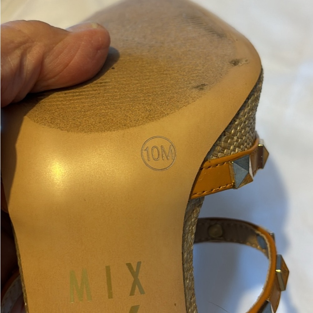 Classy Pumps - image 3